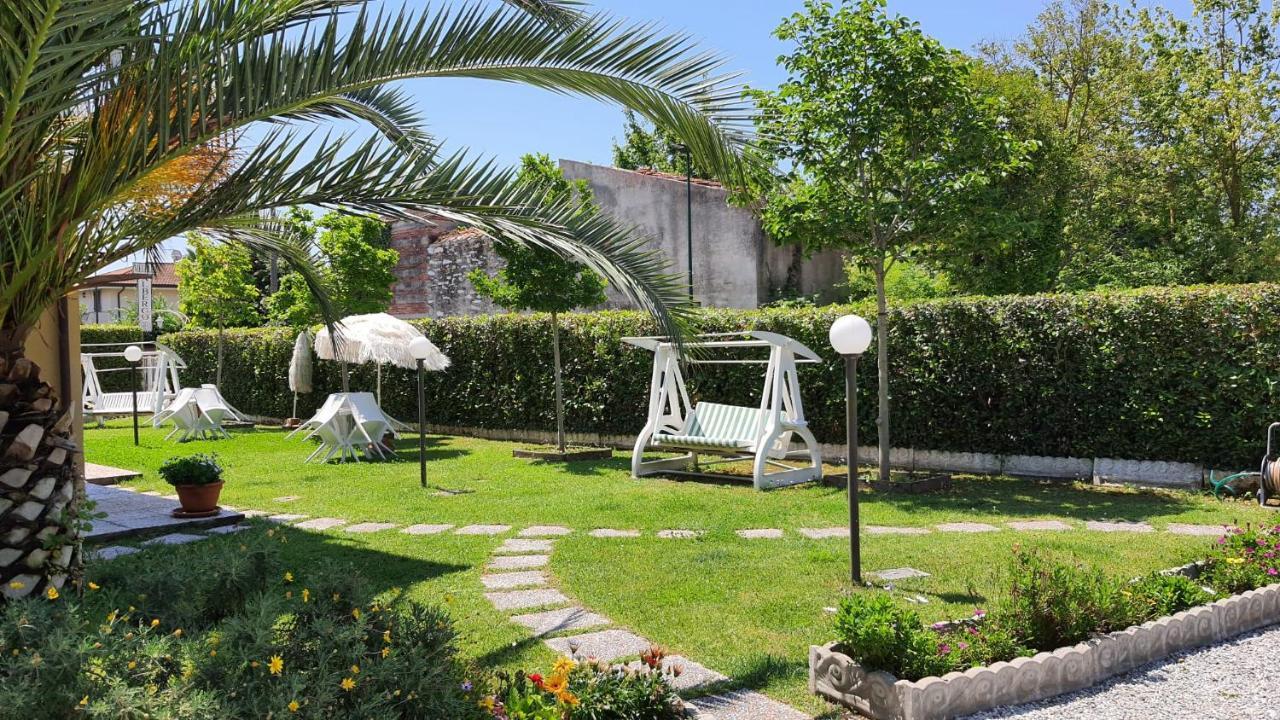 Bed&Breakfast Villa Lorena Форте-деи-Марми Экстерьер фото