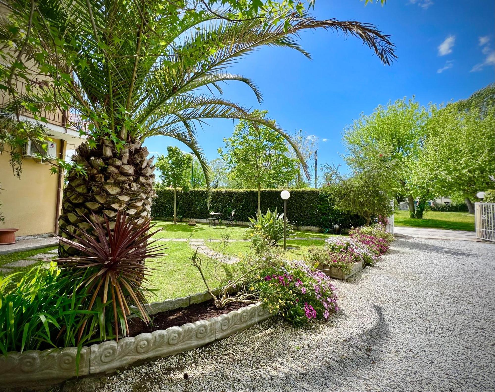 Bed&Breakfast Villa Lorena Форте-деи-Марми Экстерьер фото