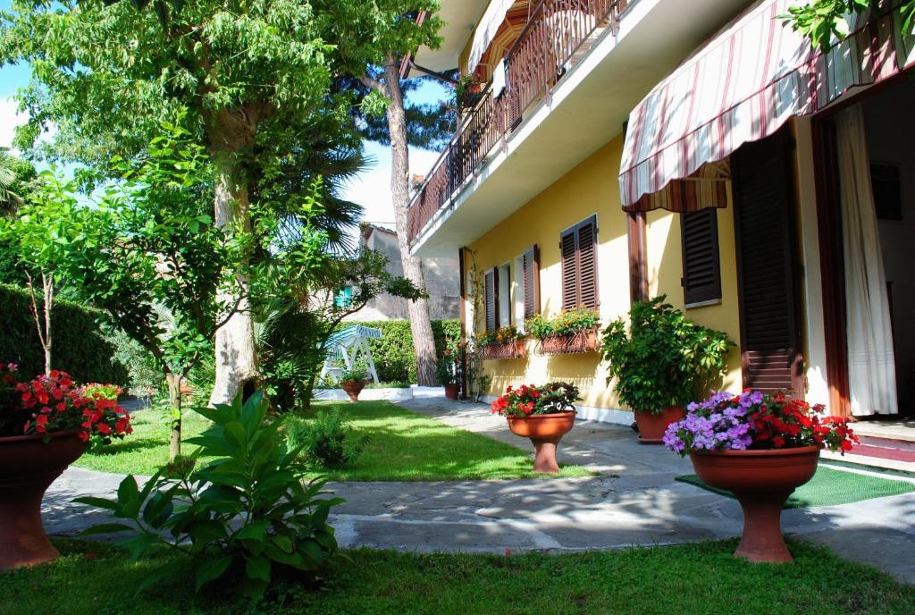 Bed&Breakfast Villa Lorena Форте-деи-Марми Экстерьер фото
